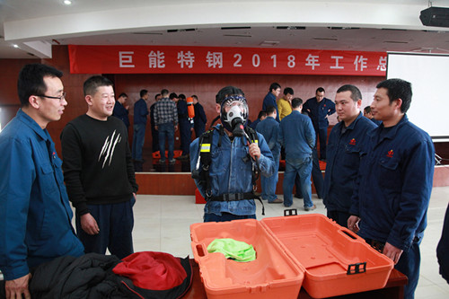 1553827338375236.jpg 空气呼吸器佩戴使用和心肺复苏急救专项培训 (2)_副本.jpg